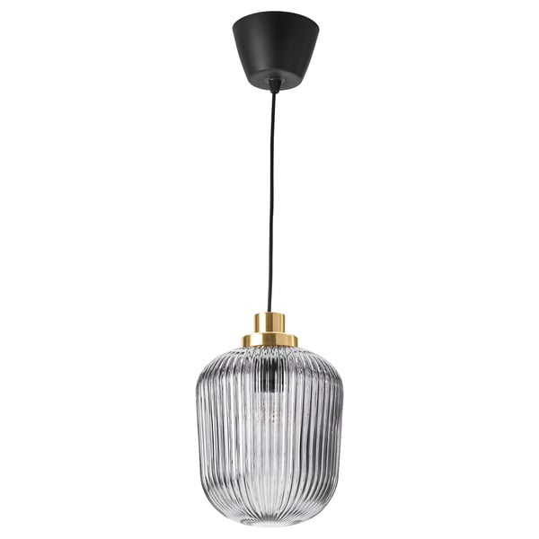 Mūsdienīga piekaramā lampa, melna un zelta, rievota stikla tonis, karājas no melnas auklas.