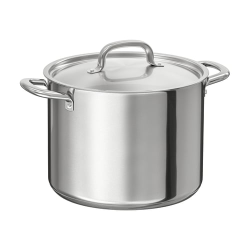 Кастрюля из нержавеющей стали IKEA 365+ с боковыми ручками и вентилируемой крышкой.