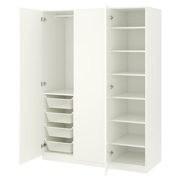 Белый шкаф ikea PAX с открытыми дверцами, сетчатыми корзинами и регулируемыми полками.