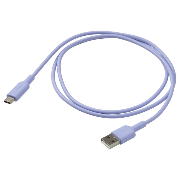 Гибкий usb-кабель лавандового цвета под названием SITTBRUNN. Он имеет разъемы usb-c и usb-a и изготовлен из пластика TPE, не содержащего ПВХ.