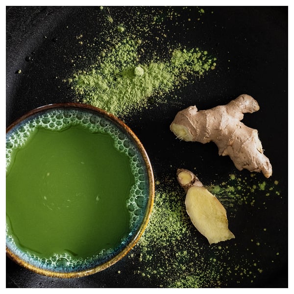 SÖTRÖNN شمعة معطرة في برطمان خزفي, شاي الماتشا والزنجبيل/أسود, 25 س