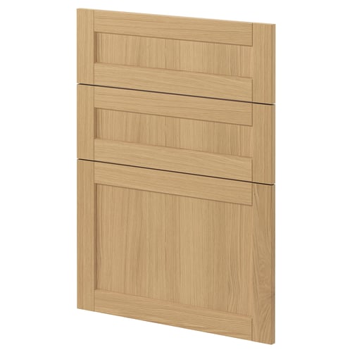 A light wooden cabinet door from IKEAs METOD system, featuring oak veneer and bevelled edges, designed for a classic kitchen look.