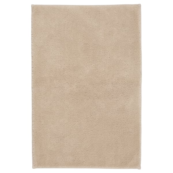 SÖDERSJÖN: beige bath mat. Soft cotton top, latex back. Rectangle shape. Simple design.