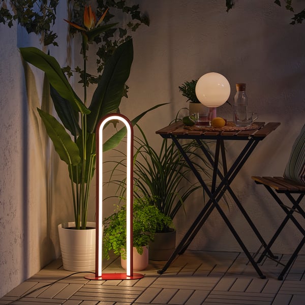 SOLVINDEN Floor lamp, dimmable/red