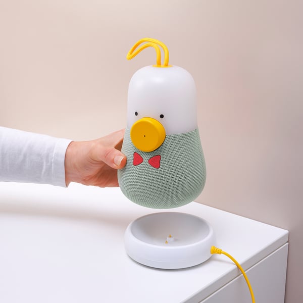 Hand presses VAPPEBY lamp button.