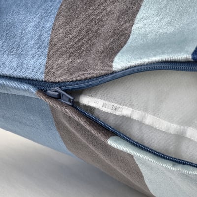 Hidden zip on cushion cover. Easy to remove for cleaning.