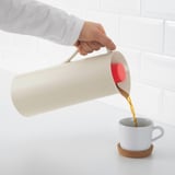 BEHÖVD Pichet isotherme, beige/rouge, 1 l
