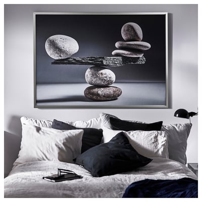 BJÖRKSTA Image avec cadre, pierres en équilibre/couleur aluminium, 140x100 cm
