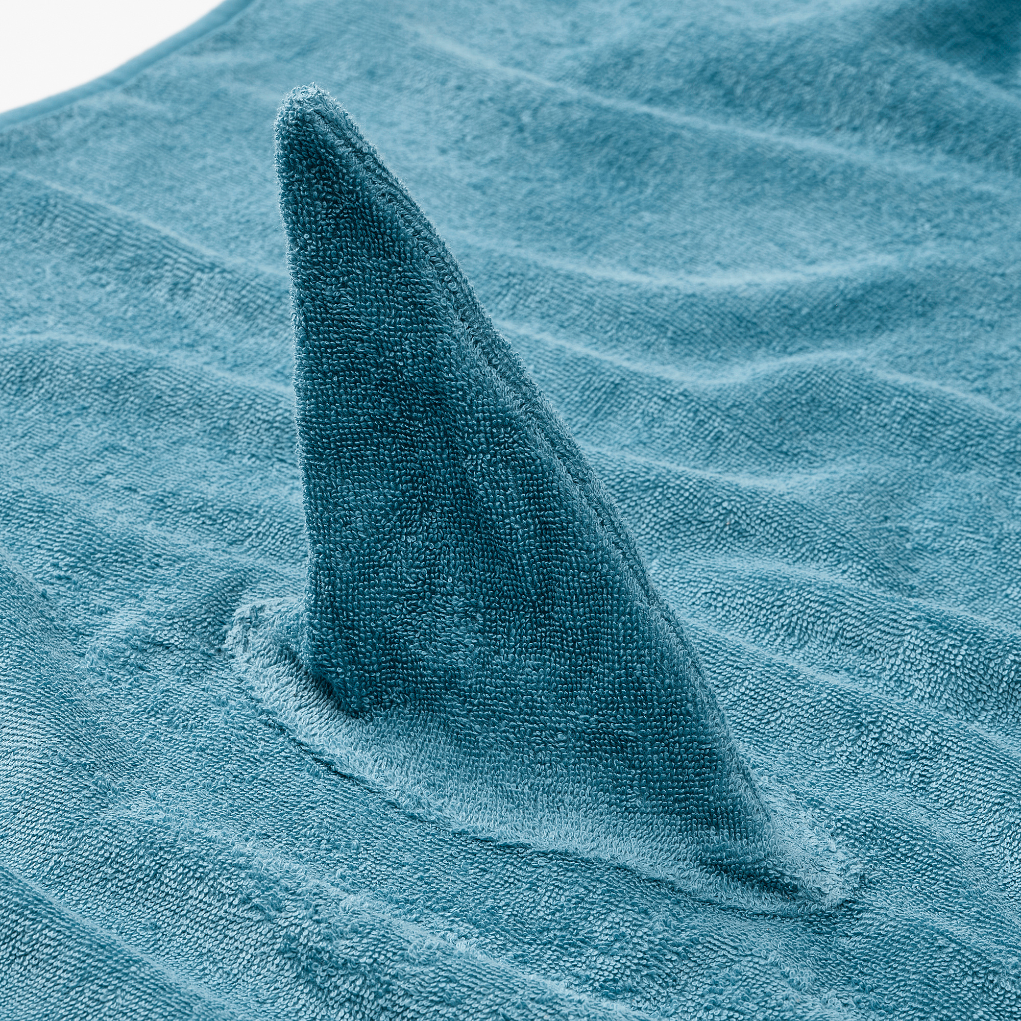 BLÅVINGAD Serviette à capuche, en forme de requin/gris bleu, 70x140 cm