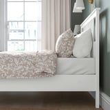 HEMNES Cadre de lit avec matelas, teinté blanc/Åkrehamn mi-ferme, 140x200 cm