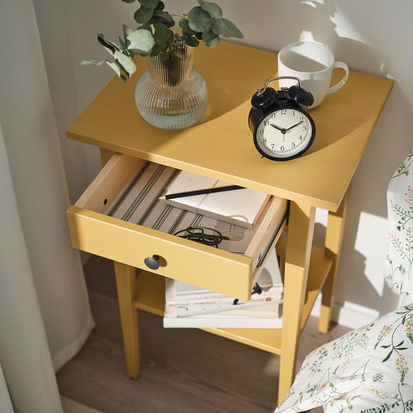 HEMNES Table de chevet, teinté jaune, 46x35 cm
