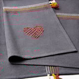 MÄVINN Plaid, gris rouge/broderie pompon, 110x170 cm