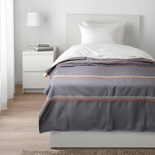 MÄVINN Plaid, gris rouge/broderie pompon, 110x170 cm