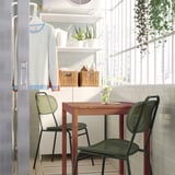 NÄMMARÖ / ENSHOLM Table et 2 chaises, extérieur teinté brun clair/vert, 75 cm