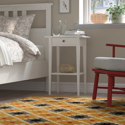 SKOTERLED Tapis, poils ras, jaune foncé/gris foncé, 133x195 cm