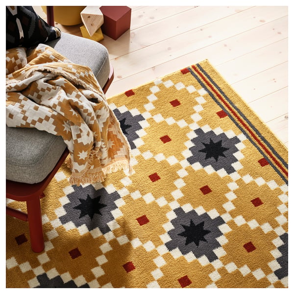 SKOTERLED Tapis, poils ras, jaune foncé/gris foncé, 133x195 cm