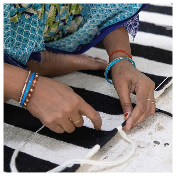 STOCKHOLM Tapis tissé à plat, fait main/rayé noir/blanc cassé, 170x240 cm