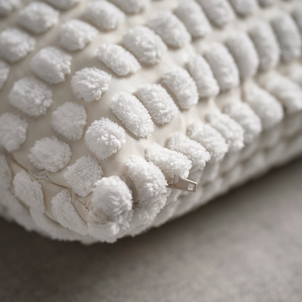 SVARTPOPPEL Housse de coussin, blanc cassé, 65x65 cm