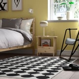 VÄNDPLATS Tapis, poils ras, blanc/noir à pois, 133x195 cm