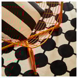 VÄNDPLATS Tapis, poils ras, blanc/noir à pois, 133x195 cm