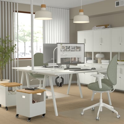 HATTEFJÄLL Office chair with armrests, Gunnared light green/white