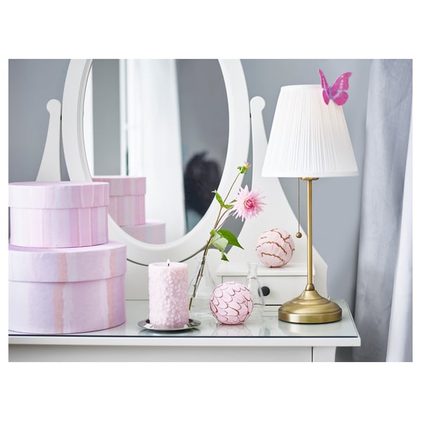 ÅRSTID Lámpara de mesa, latón/blanco