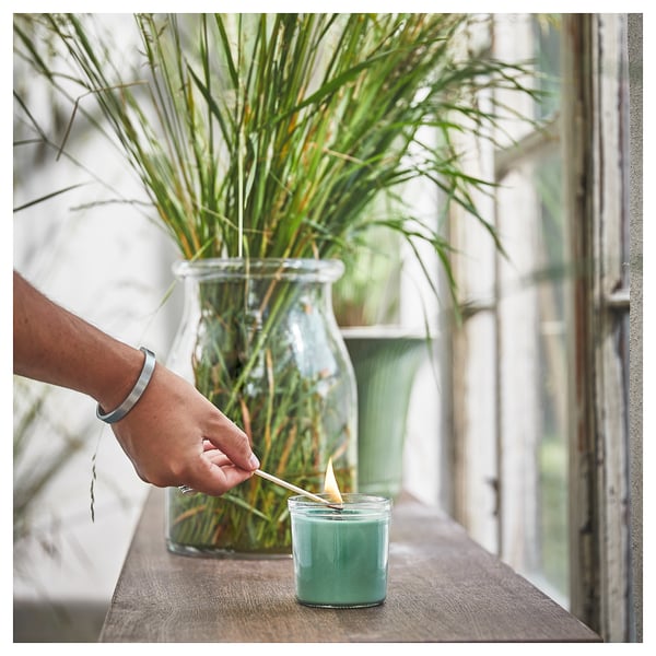 HEDERSAM Vela aromática en vaso, hierba fresca/Verde claro, 40 hr