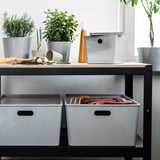 KUGGIS Caja con tapa, gris claro, 37x54x21 cm