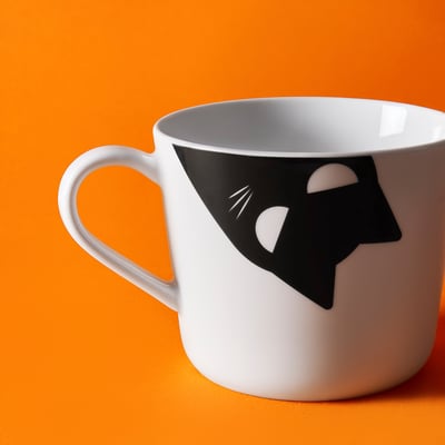 KUSTFYR Taza, blanco/gato negro, 36 cl