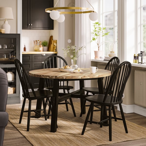 SKOGSTA Mesa y 4 sillas, acacia/negro/negro, 120 cm