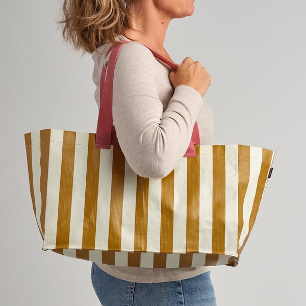 SÄCKKÄRRA Carrier bag, off-white/yellow-brown/striped, 18x45x28 cm/22 l