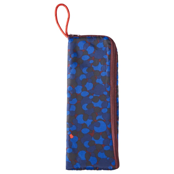 Depicts a SPJUTSÖ bag in blue with abstract shapes. Its rectangular, made from recycled polyester.