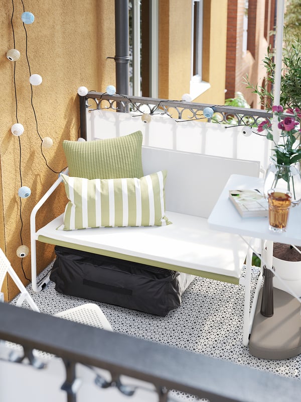 INGMARSÖ Sofa 2 tempat duduk, dalam/luar, putih hijau/kuning air, 118x69x69 cm