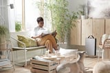 INGMARSÖ Sofa 2 tempat duduk, dalam/luar, putih hijau/kuning air, 118x69x69 cm