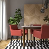 MÅRENÄS Kerusi dengan tempat letak tangan