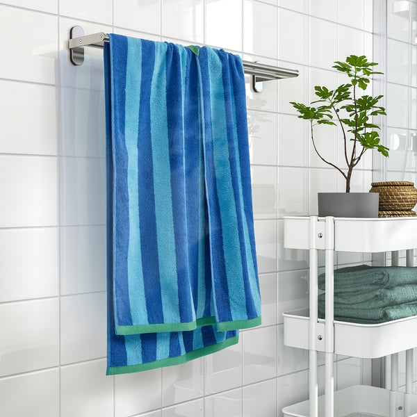 SLÅNHÖSTMAL Tuala mandi, biru terang/biru muda berjalur, 70x140 cm