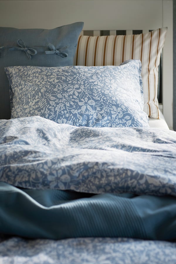 SOMMARSLÖJA Sarung duvet dan sarung bantal, biru/corak bunga-bungaan, 150x200/50x80 cm