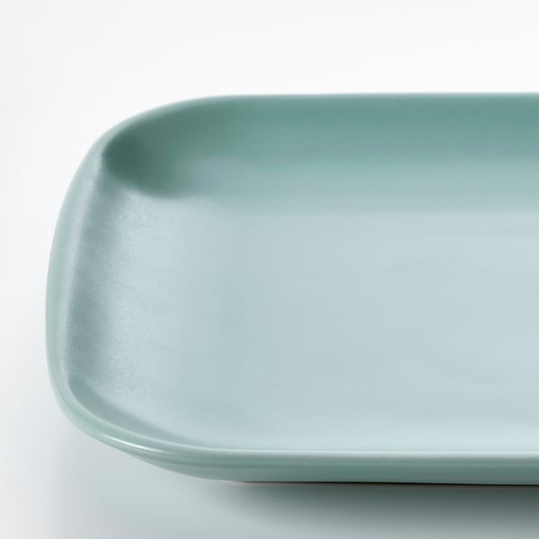 Rectangular, smooth-edged plate with a sleek, matt green finish. Elegant and functional, ideal for various meals.