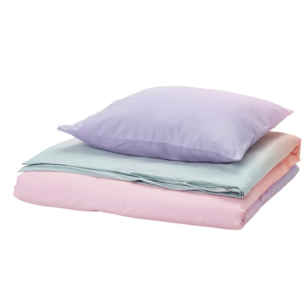 Pastel FLÄDERBUSKE bed set: lavender pillow, blue sheet, pink flat sheet. Recycled polyester and viscose.