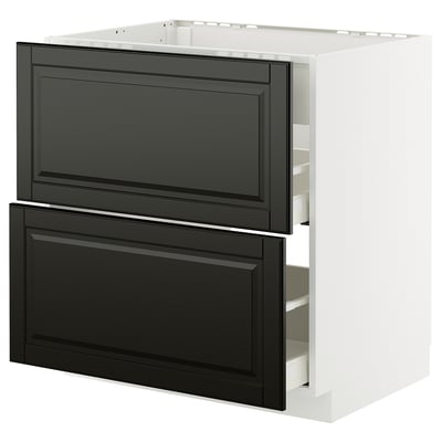 A modern kitchen cabinet in white with black drawers featuring bevelled edges. Its part of the METOD system and includes five shelves for storage.