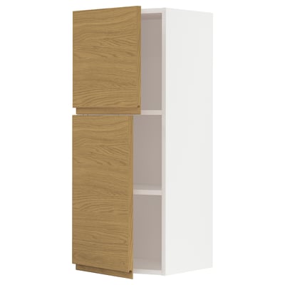 White and oak METOD kitchen cabinet with two open doors.