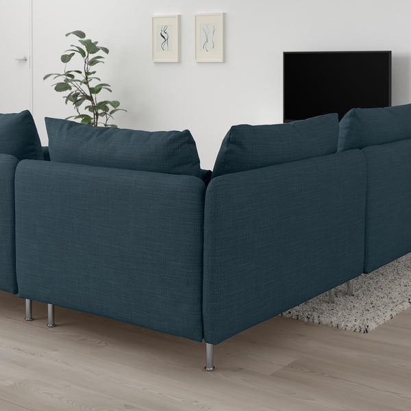 Dark blue SÖDERHAMN sectional sofa with deep seats, facing tv on wall. Plant on left, rug beneath.