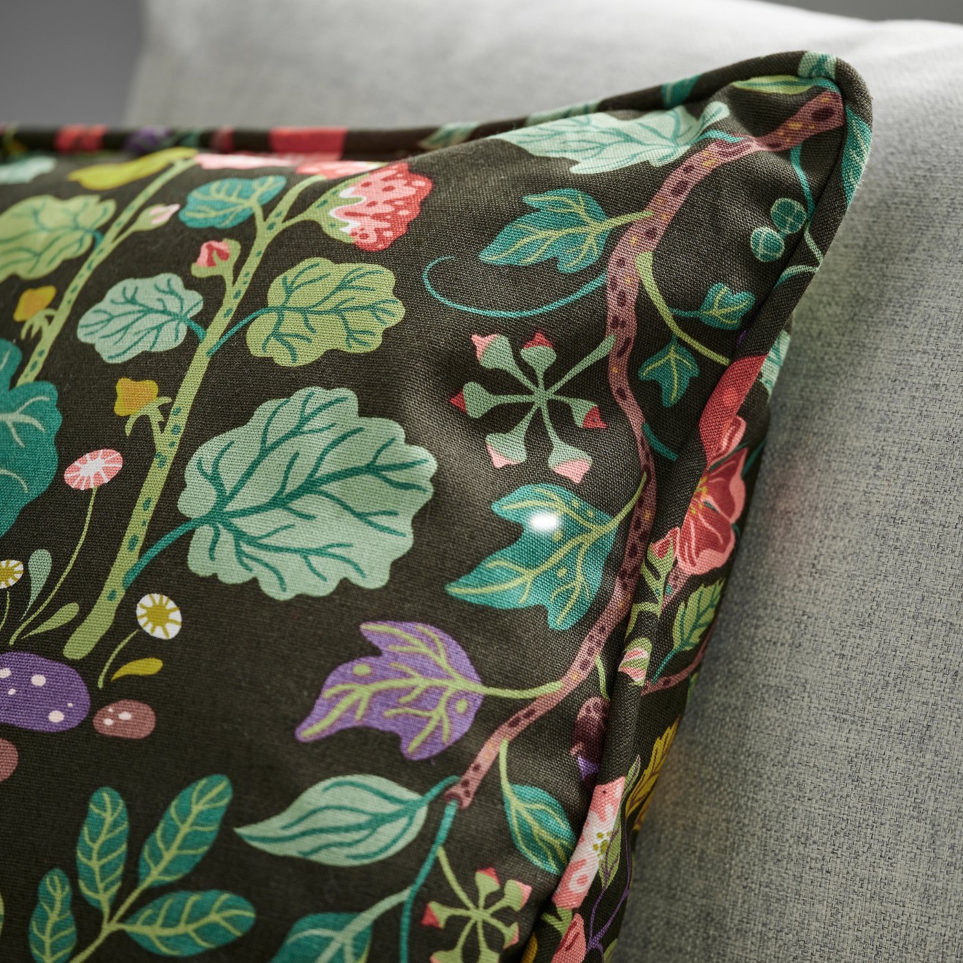 VILDPERSILJA cushion cover, black-green multicolour/floral pattern
