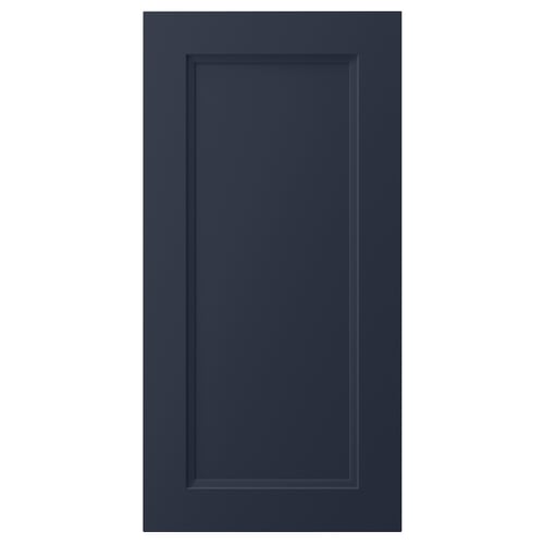 Een donkerblauwe, rechthoekige AXSTAD kastdeur met een glad, ingezet paneelontwerp, gemaakt van vezelplaat en kunststoffolie.