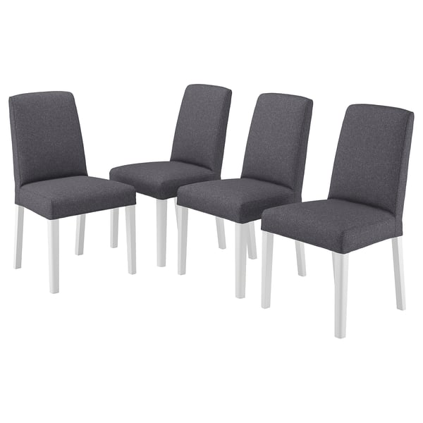 Vier grijze stoffen stoelen met witte poten, modern design, op een rij uitgelijnd.