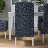 Stoelhoezen met patroon op eetkamerstoelen, gemakkelijk te verwijderen om te wassen.