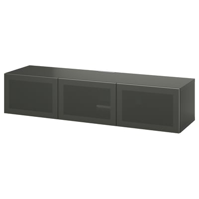 Een ikea BESTÅ tv-meubel in donkergrijs. Het heeft drie gaasdeuren voor kabelbeheer en verstelbare planken.