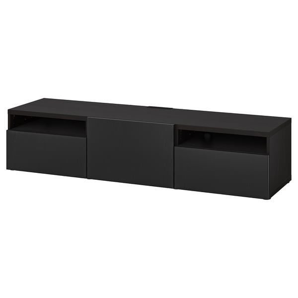 Deze afbeelding is een zwart ikea BESTÅ tv-meubel. Het heeft een strak, rechthoekig ontwerp met twee lades en open planken voor opslag.