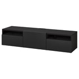 Deze afbeelding is een zwart ikea BESTÅ tv-meubel. Het heeft een strak, rechthoekig ontwerp met twee lades en open planken voor opslag.