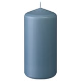 Enkele blauwe kaars, cilindrische vorm, glad oppervlak, staat rechtop, gemaakt van paraffine en plantenwas.
